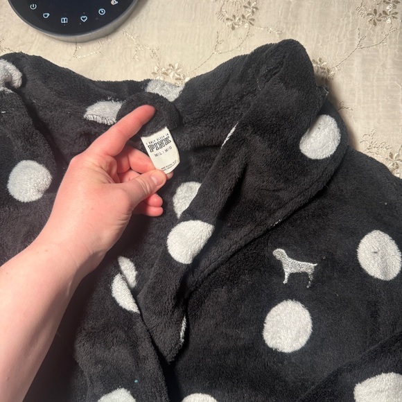 vintage 2010s victoria’s secret PINK black + white polka‑dot fleece robe – m/l - Picture 5 of 7